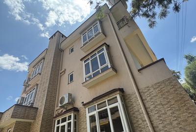 5 Bed Townhouse with En Suite at Lavington