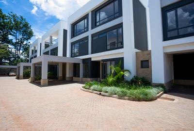 6 Bed House with En Suite in Kyuna