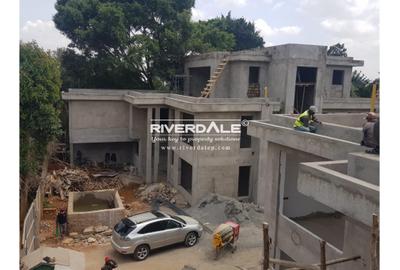 5 Bed Townhouse with En Suite in Kyuna - 3