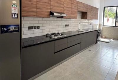 4 Bed Villa with En Suite in Lavington - 3