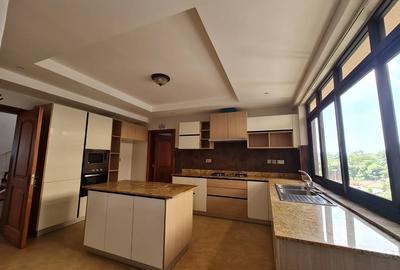 4 Bed Apartment with En Suite at Riverside Drive