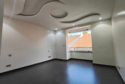 3 Bed Apartment with En Suite in Riverside - 3