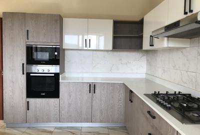 3 Bed Apartment with En Suite at 4Th Parklands - 4