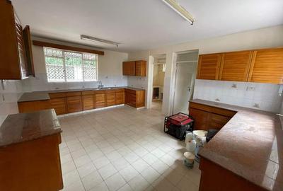 5 Bed House with En Suite in Kyuna