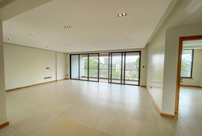 4 Bed Apartment with En Suite in Spring Valley