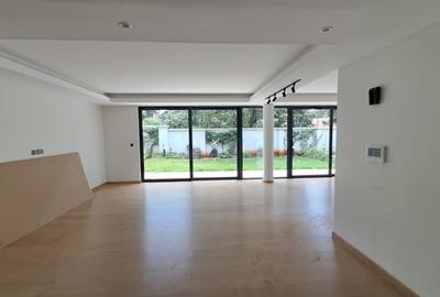 4 Bed House with En Suite in Lavington - 3