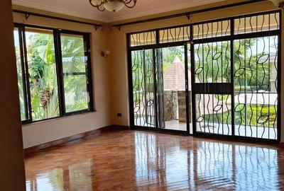 4 Bed Townhouse with En Suite in Ridgeways