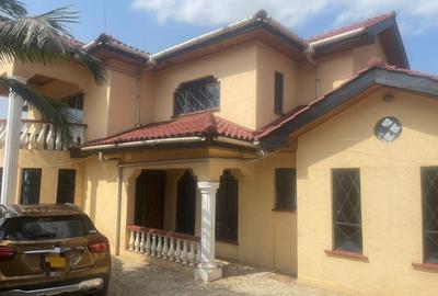 5 Bed Townhouse with En Suite at Safari Park