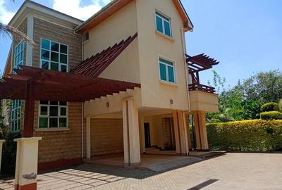 5 Bed Townhouse with En Suite at Lavington Green