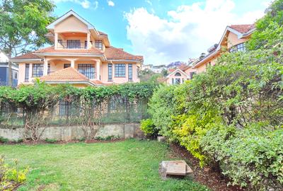 5 Bed Townhouse with En Suite at Lavington