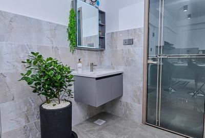 1 Bed Apartment with Swimming Pool in Valley Arcade - 2