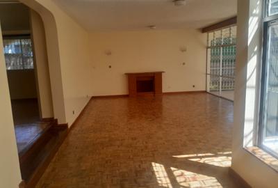 5 Bed Villa with En Suite in Nyari - 4