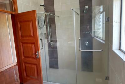 4 Bed Townhouse with Swimming Pool in Ridgeways - 3