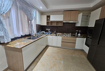 Furnished 3 Bed Apartment with En Suite in Riverside