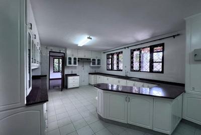 4 Bed House with En Suite in Runda - 3