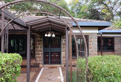 6 Bed Townhouse with En Suite in Kitisuru