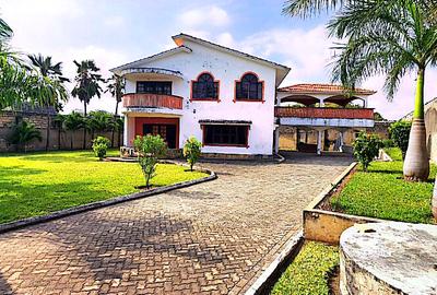 5 Bed House with En Suite at Serena Beach