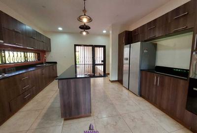 4 Bed Villa with En Suite at Mumwe - 3