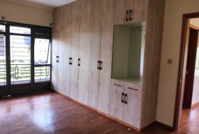 5 Bed Townhouse with En Suite in Runda - 3