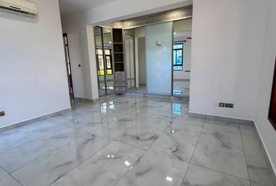 5 Bed Villa with En Suite at Moyne Drive - 2