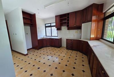 5 Bed Townhouse with En Suite in Muthaiga - 4