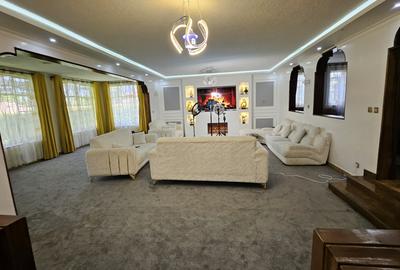 5 Bed House with En Suite in Runda