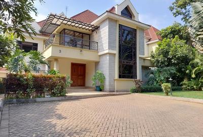 5 Bed Townhouse with En Suite at Lavington Green