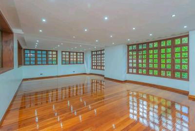 7 Bed House with En Suite in Thigiri - 2