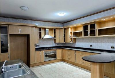 4 Bed Townhouse with En Suite in Brookside