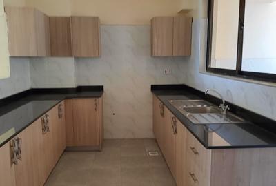 3 Bed Apartment with En Suite at 3Rd Avanue