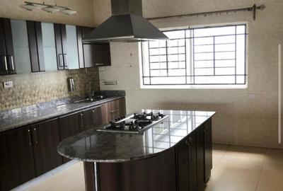 3 Bed Apartment with En Suite in Kileleshwa