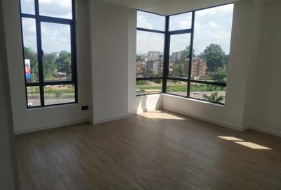 Serviced 2 Bed Apartment with En Suite in Brookside