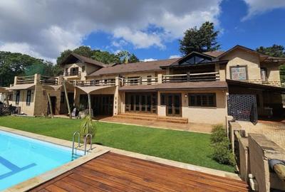 6 Bed Villa with En Suite in Lavington - 2