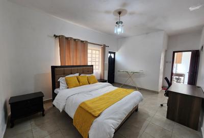 1 Bed House with Garden in Lavington - 4
