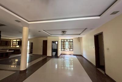 4 Bed Apartment with En Suite in Lavington