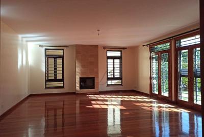 5 Bed Townhouse with En Suite in Lavington - 2