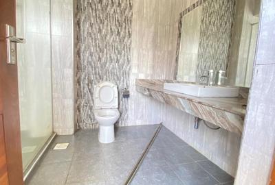 4 Bed Apartment with En Suite at Parklands - 3