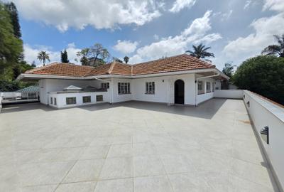 10 Bed House with En Suite in Lavington - 2