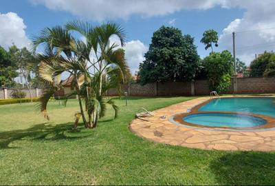 5 Bed House with En Suite in Runda
