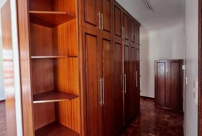 5 Bed Townhouse with En Suite in Kileleshwa - 4