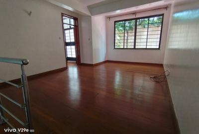 5 Bed Townhouse with En Suite at Lavington - 4