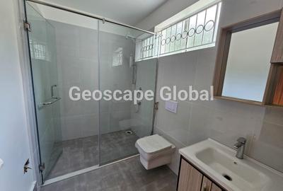 5 Bed House with En Suite in Runda - 2