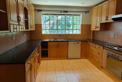 4 Bed Townhouse with En Suite at Lavington - 3