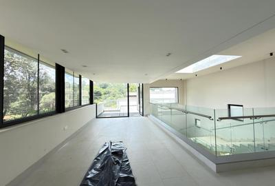 5 Bed Townhouse with En Suite at Westlands - 4