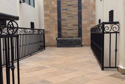 3 Bed Townhouse with En Suite in Nyari