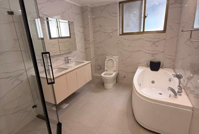 4 Bed Apartment with En Suite at Othaya Road