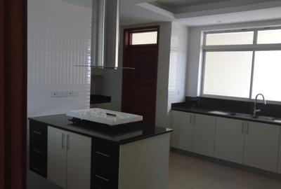 4 Bed Apartment with En Suite at Parklands