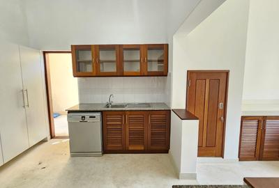 Serviced 3 Bed Apartment with En Suite at Sixth Avenue - 4