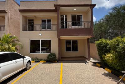 4 Bed Townhouse with En Suite at Gateway Mall - 2