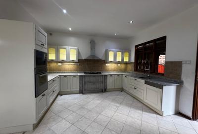 5 Bed Townhouse with En Suite in Karen - 3